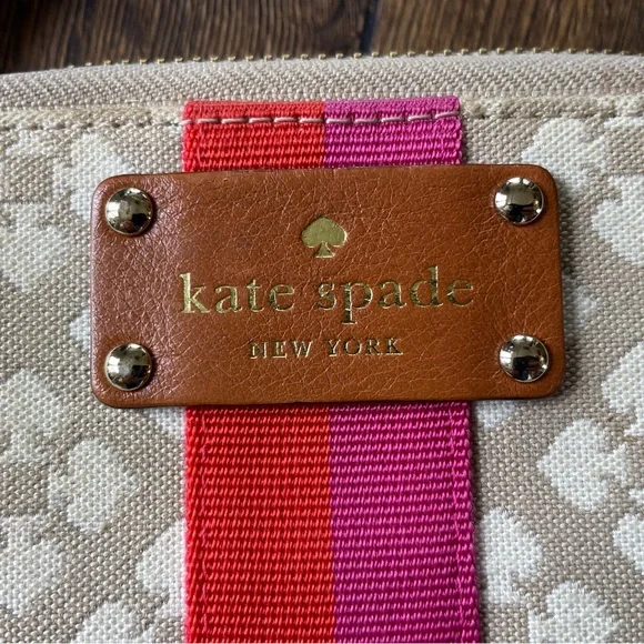 Kate Spade Beige and White Wristlet Wallet EUC - Picture 3 of 6